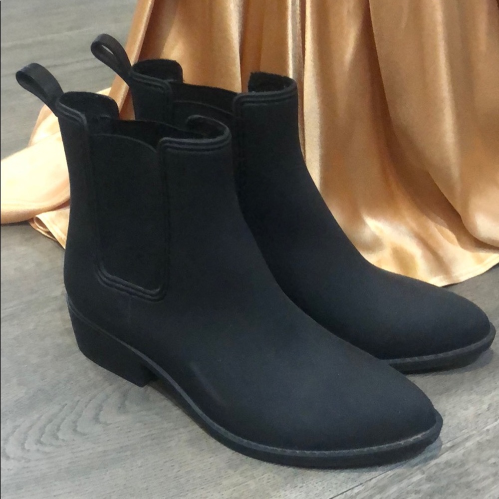 Havana black matte rain booties (size 9)